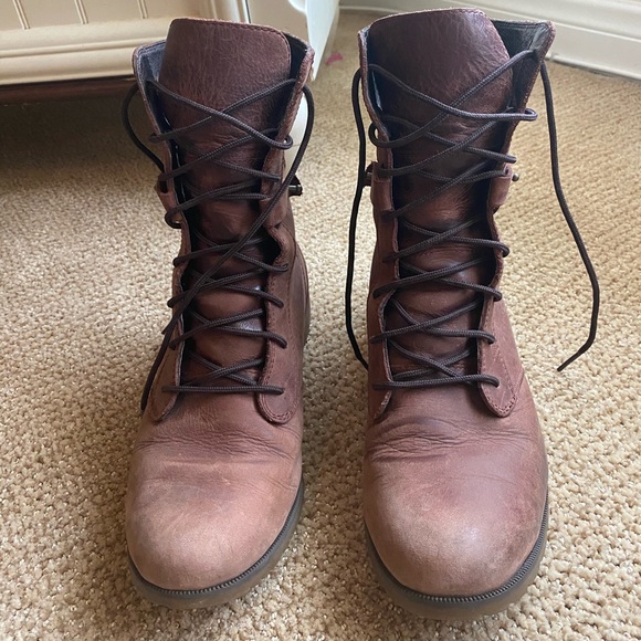 teva foxy lace up boot